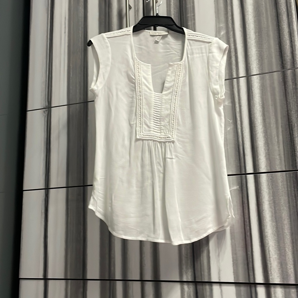 Pale sky off white top| Size XS| New without tag.